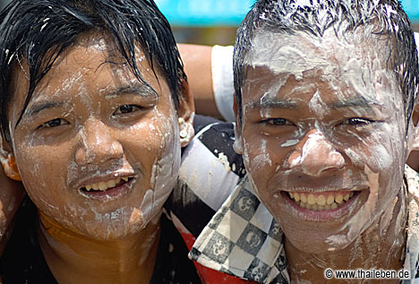 [Bild: foto_songkran01.jpg]