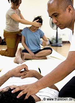 foto_massage_chetawan03 Kleine Gruppen mit Schülern aus aller Welt.
