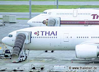 foto_thaiairways Thai Airways Flugzeuge in alten und neuen Farben.